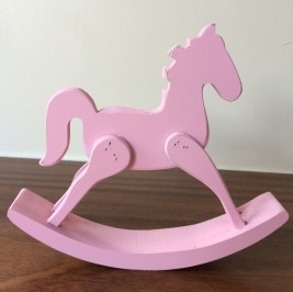 Cavalo de balanço rosa