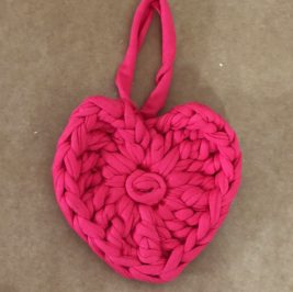 Coração pink crochê