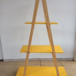 Escada/estante pinus com prateleiras amarela